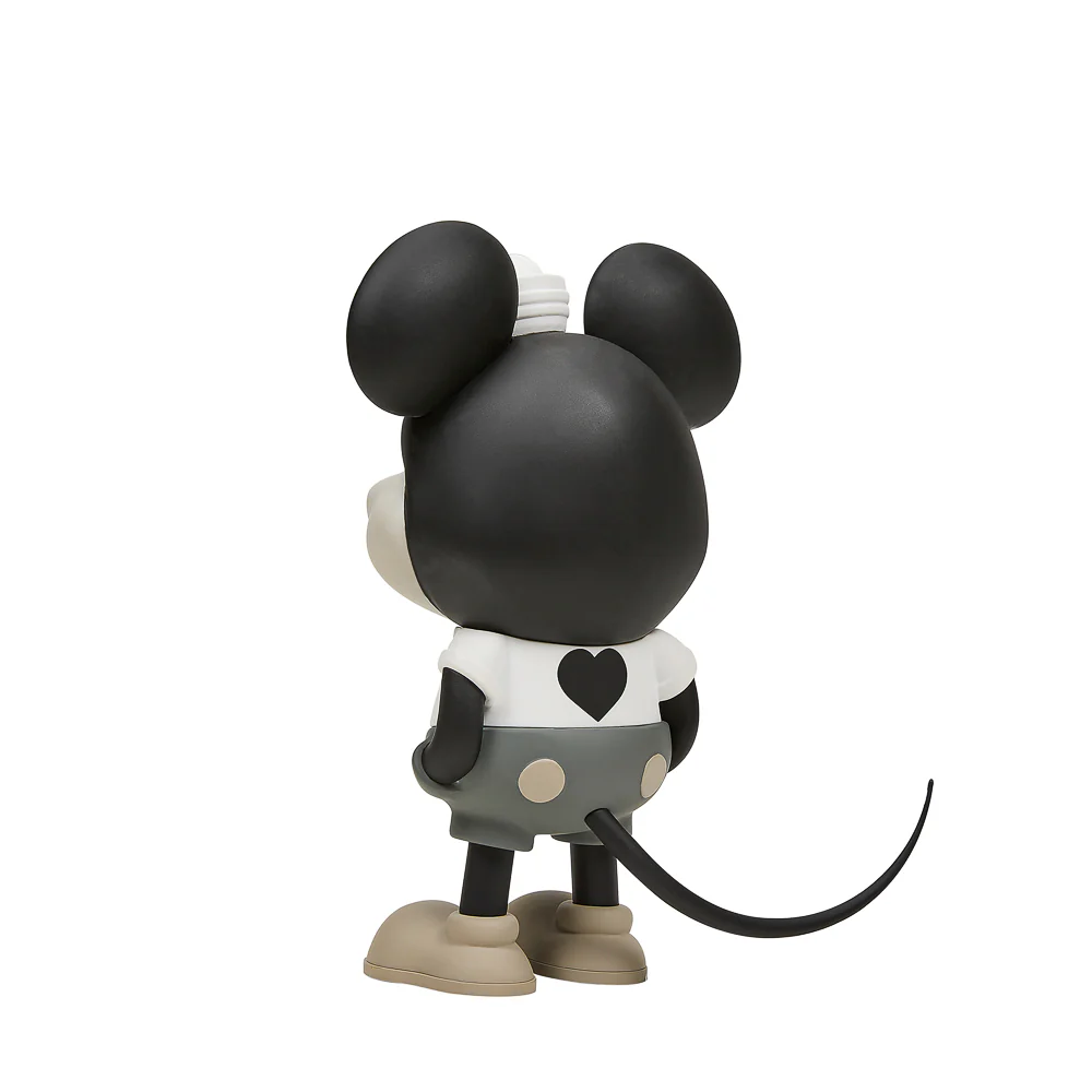 NYCC 2023: Disney Mickey Mouse "Sailor M." Collectible Vinyl Figure by Pasa - Grayscale Edition - Image 4