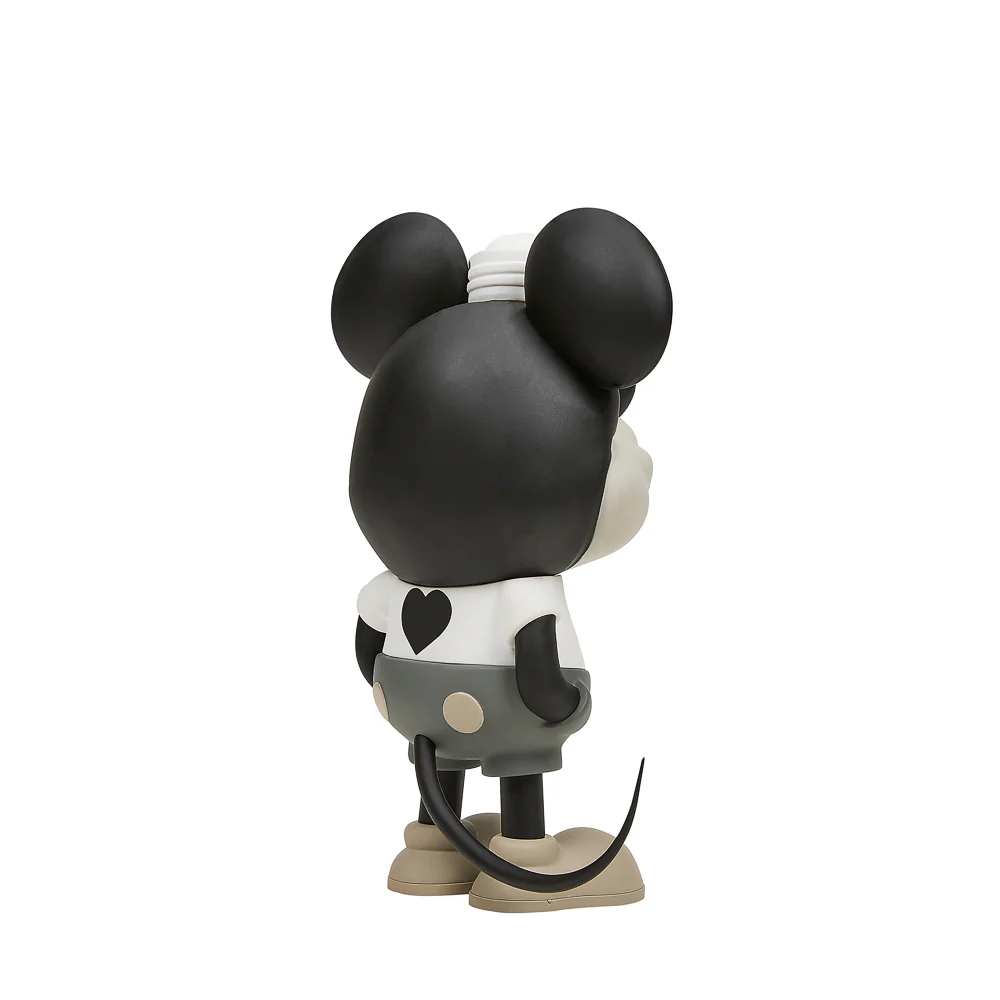 NYCC 2023: Disney Mickey Mouse "Sailor M." Collectible Vinyl Figure by Pasa - Grayscale Edition - Image 6